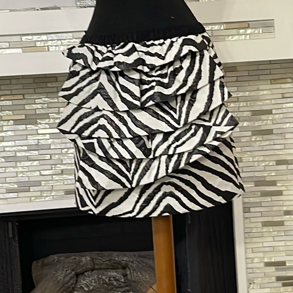 Fumblin’ Foe zebra mini tiered skirt S